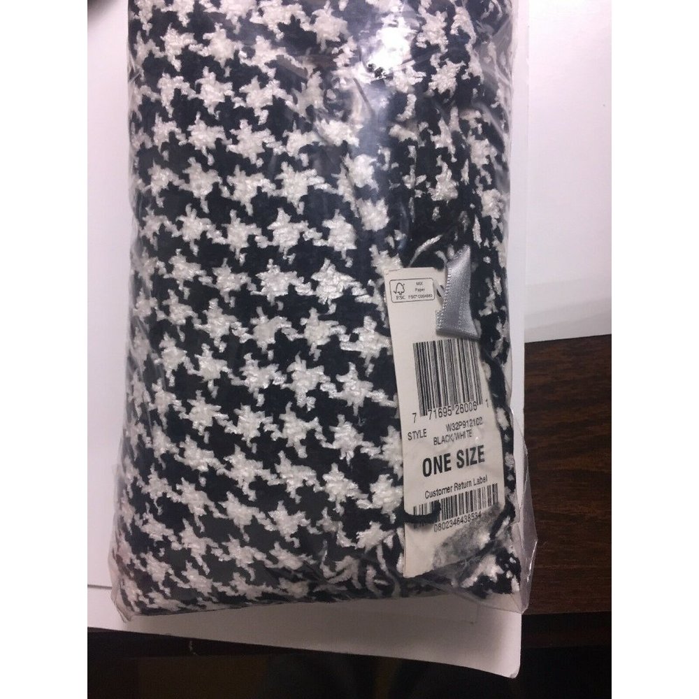 Charter Club Chenille Houndstooth Fringe Scarf, Retail $48.00 - Picture 3 of 4